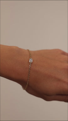 Solitare - Emerald bezel bracelet